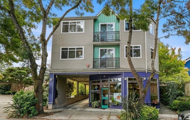 Building Photo - 9517 35th Ave NE Unit 3B