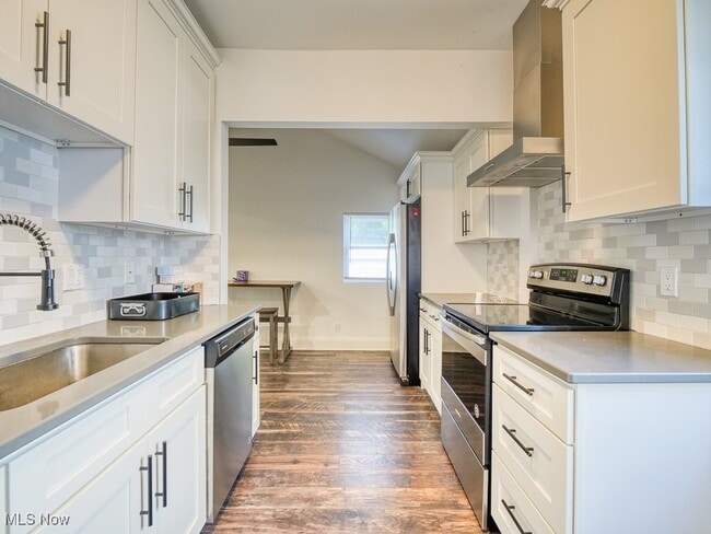 Photo - 570 Juneway Dr