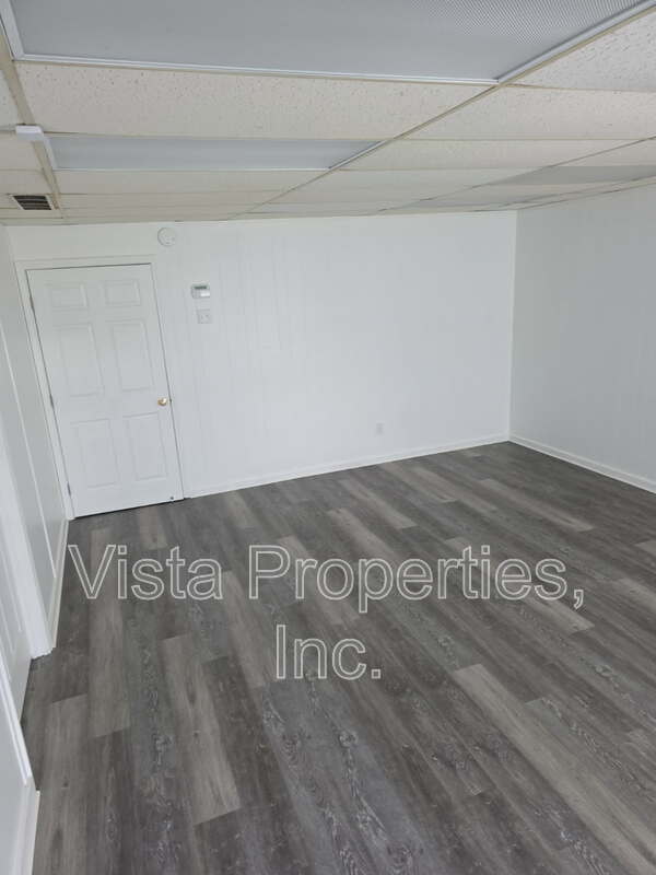 Photo - 7292 Manslick Rd
