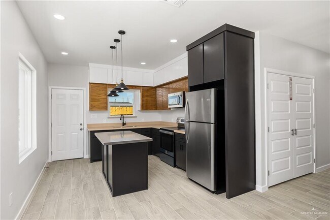 Photo - 11 Sugar Gdn Dr Unit 1