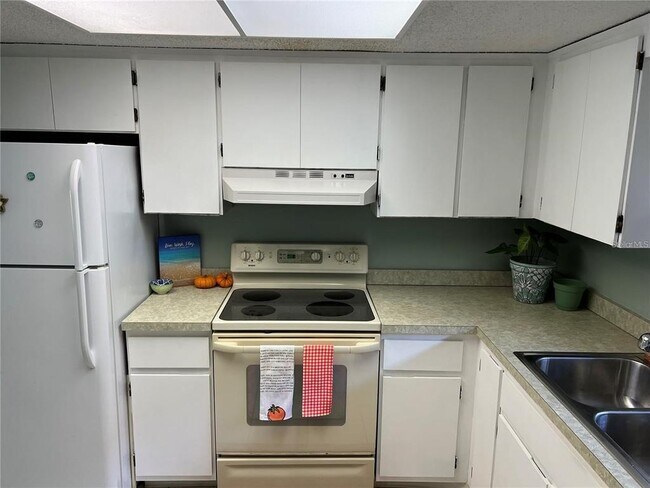 Photo - 1100 E Bay Dr Unidad 35
