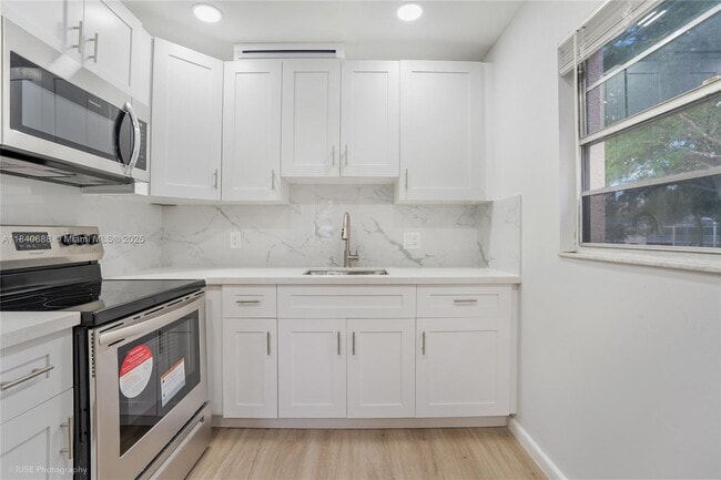 Building Photo - 200 SW 132nd Way Unit 210L Rental