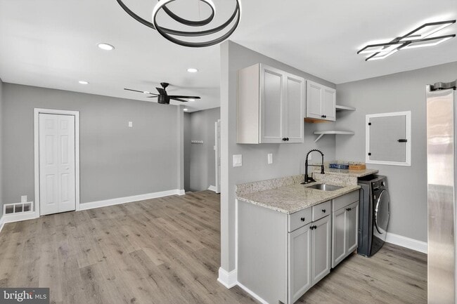 Photo - 146 Joliet St Unit B