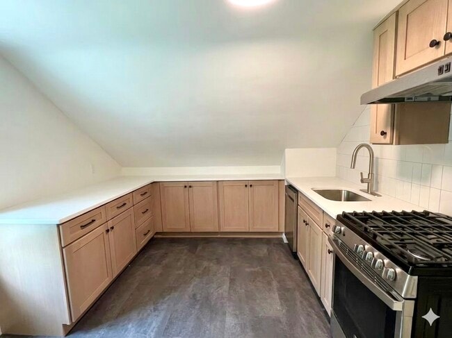 Building Photo - 522 Stafford Ave Unit 2