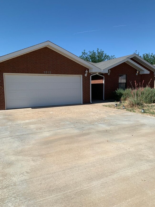 Building Photo - 1513 Kiowa Trail Rental