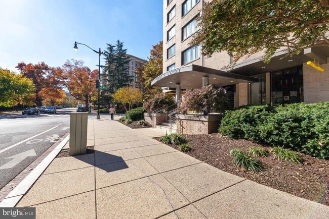 Building Photo - 2201 L St NW Unit 605