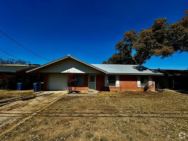 Building Photo - 3 Bedroom 1 Bath Home