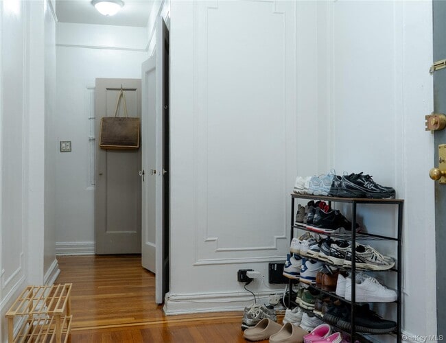 60 Broad St W Unit 2M