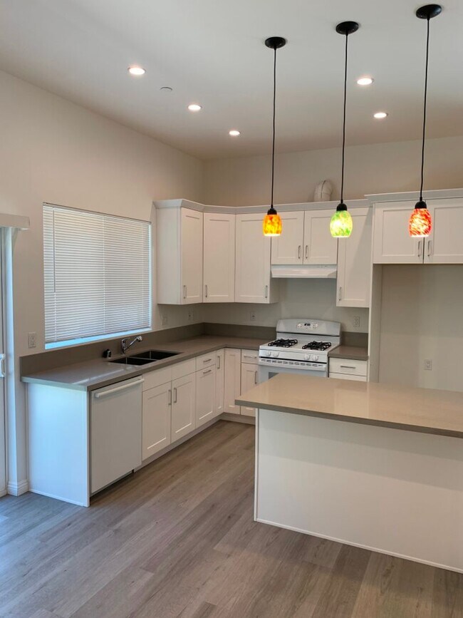 Photo - MOVE-IN READY, upgraded 3+3.5 w/attached g...