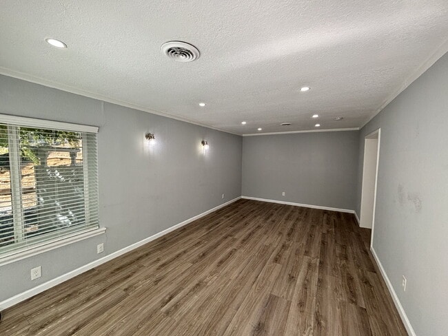 Photo - 1966 Ayers Rd Unidad A