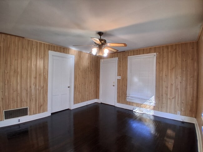 Photo - 206 W 7th St