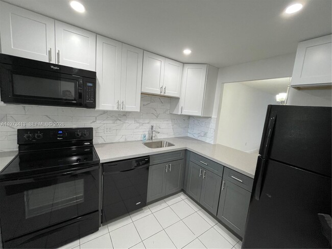 Photo - 8390 Sands Point Blvd Unidad 107F