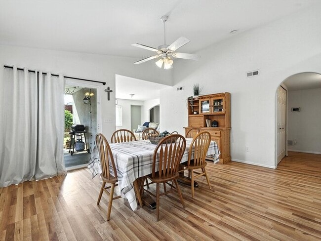 Photo - 5040 Sage St