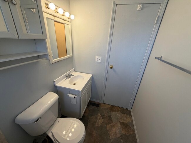 Photo - 1605 Crestview-