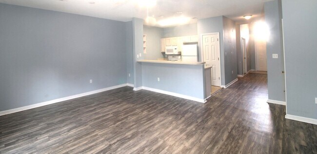Photo - 211 Third St SE