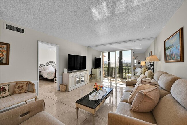 Photo - 2350 NE 14th Street Causeway Unit 609