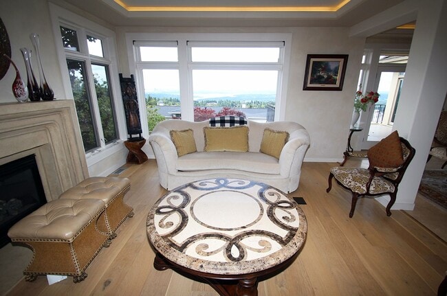Photo - LUXURY 4 BEDROOM BELLEVUE HOME IN ‘THE SUM...