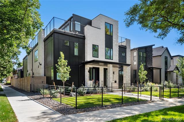 Photo - 588 Adams St