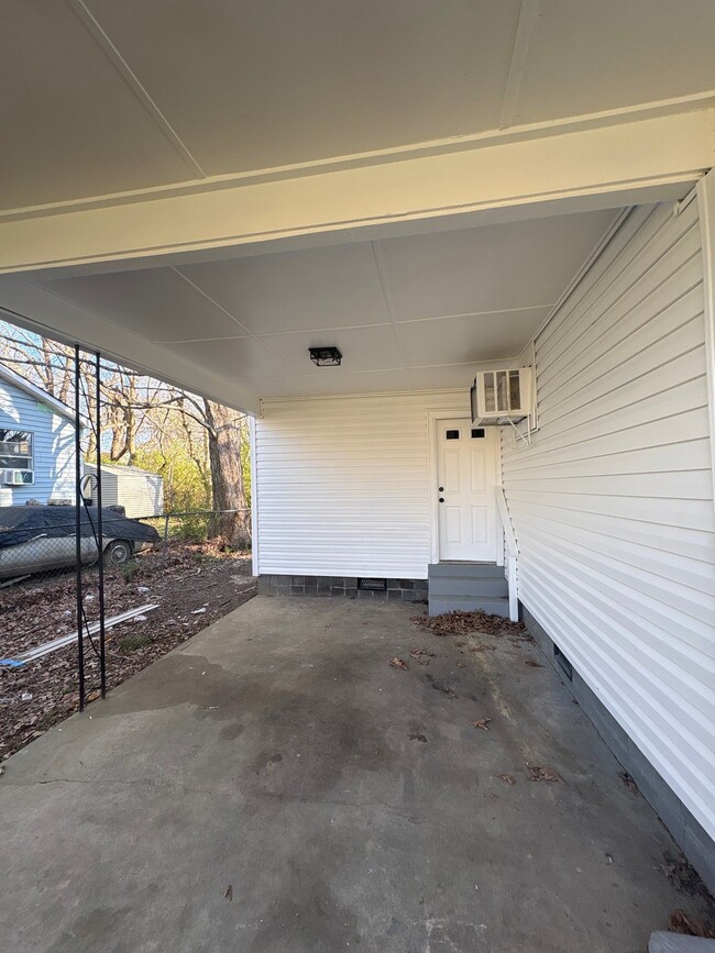 Photo - 668 Coach St