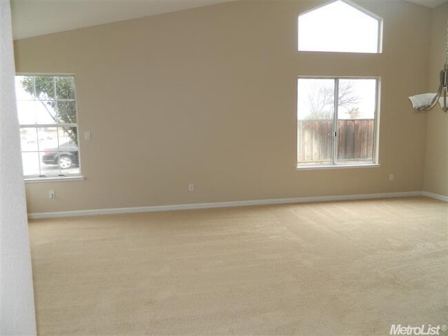 Photo - REDUCED!! Huge 3 Bedroom 2.5 Bath Corner L...