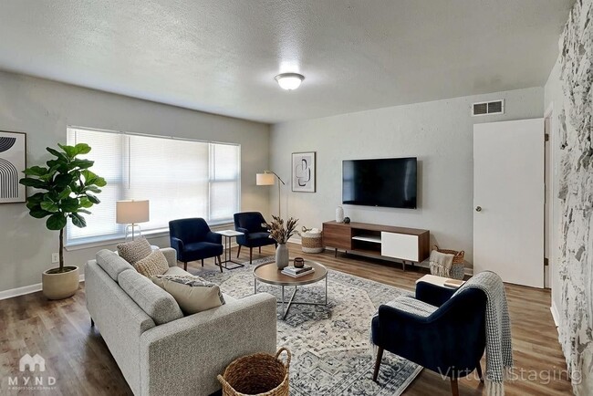 Photo - 724 Stuckert Dr