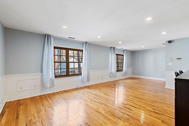 Photo - 211-213-213 3rd St Unidad 2