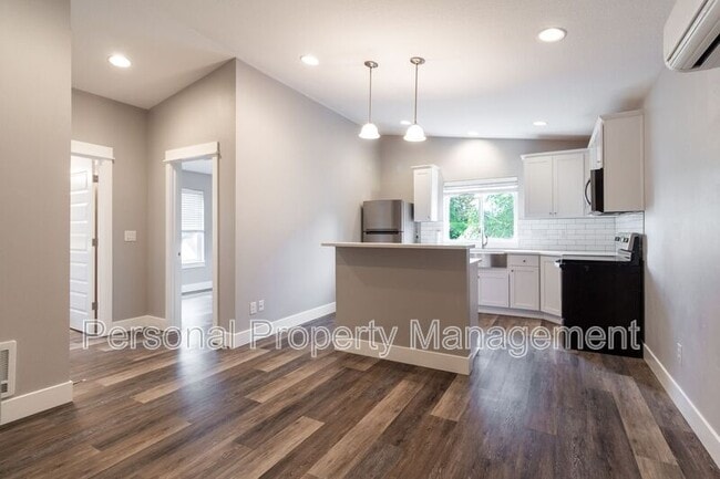 Building Photo - 209 W 30th St Unit B