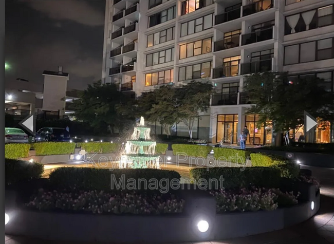 Building Photo - 450 W 7th St Unit APT 404