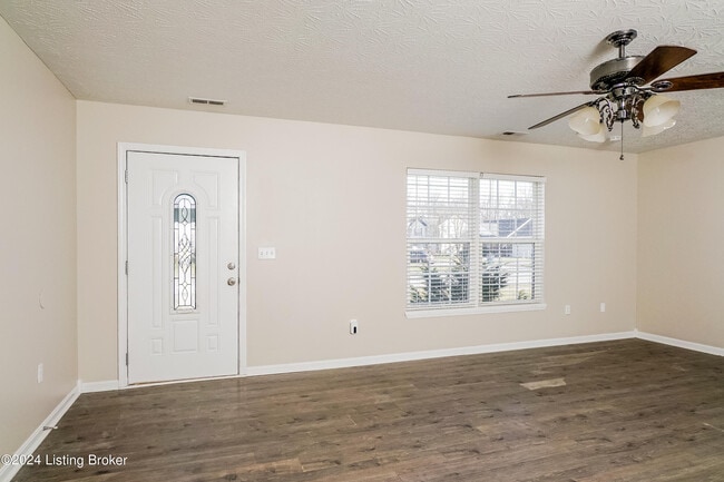 Photo - 375 Clover Cove Dr