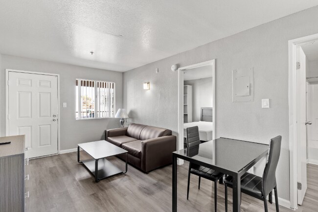 Photo - 3825 Cambridge St