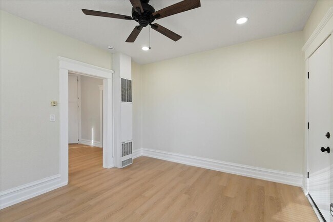 Photo - 309 N Commercial Ave