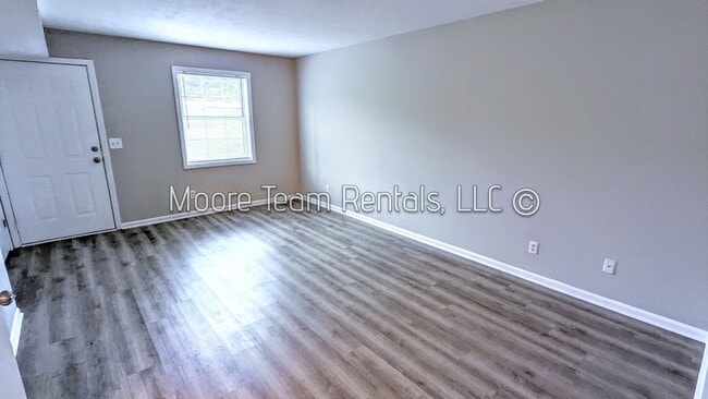 Photo - 2 Bed/1.5Ba - Includes - Water, Septic, Trash & Lawn - Sec 8 Unidad #10