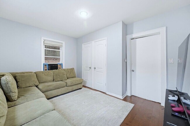 Photo - 328 John St Unit 1
