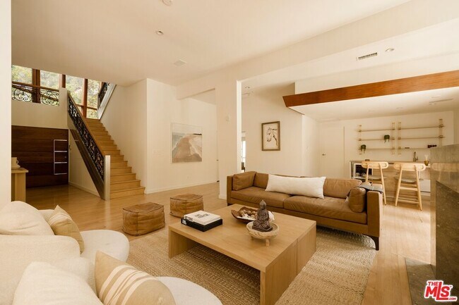 3600 Mandeville Canyon Rd