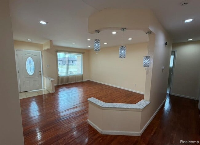 Photo - 39725 Crystal Dr