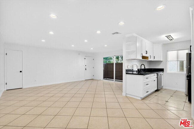 Photo - 5252 Coldwater Canyon Ave Unit 111