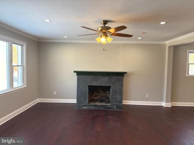 Photo - 7419 Farnum St