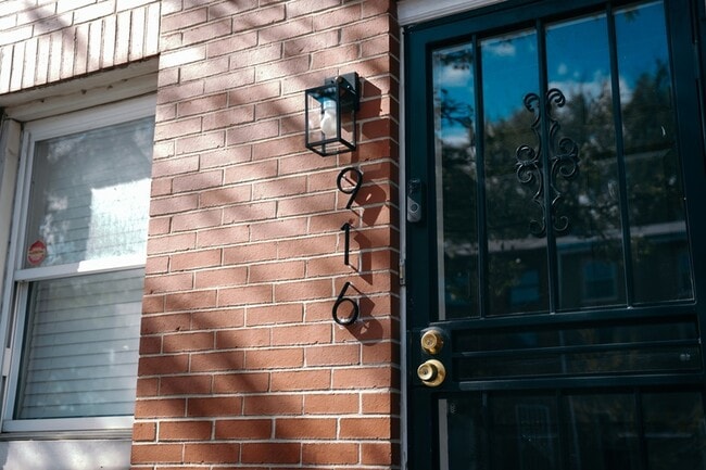 Photo - 916 W Lombard St