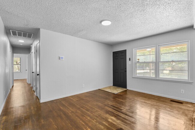 Photo - 1701 Tower Dr