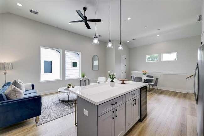 Photo - 846 Elkhart St