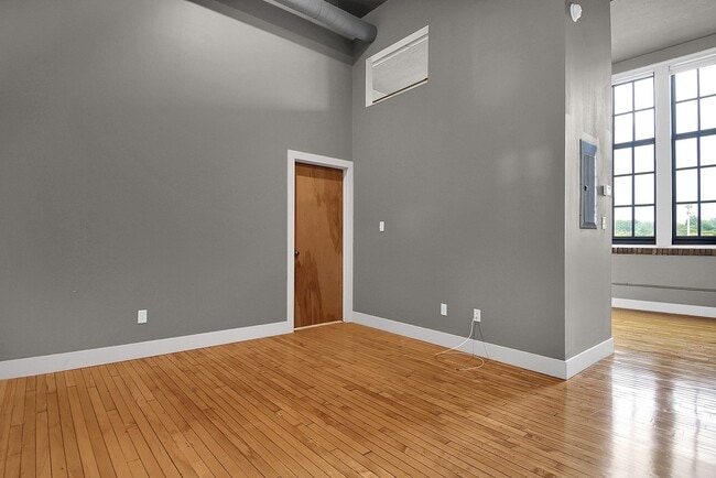 Photo - Skin that Sparkles Unit 18-718