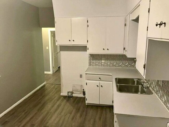 Building Photo - 143 Park St Unit 3