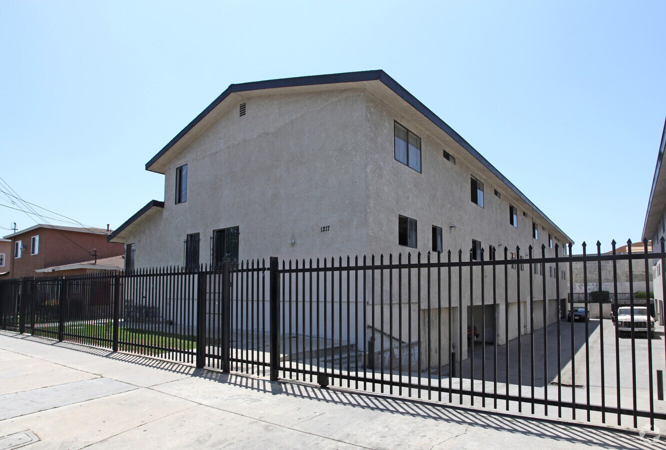 Photo - 1217 Bullis Rd Apartments