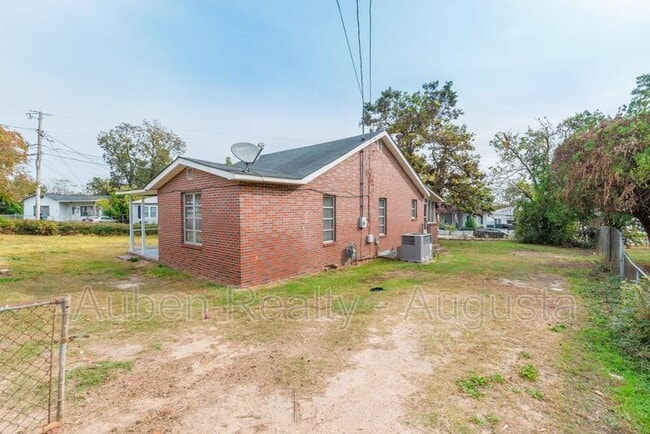 Photo - 102 Curry St