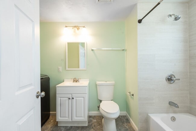 Photo - 483 Liberty St