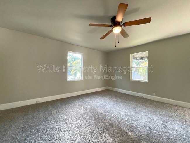 Photo - 706 Hillside St