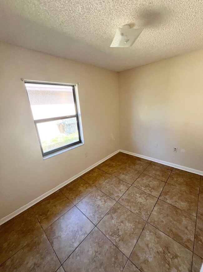 Photo - GORGEOUS 3BR/1.5BA Duplex! Convenient Location! NO APPLICATION FEE!