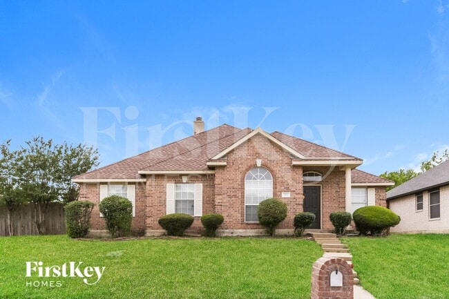 Building Photo - 925 Parkwood Trail