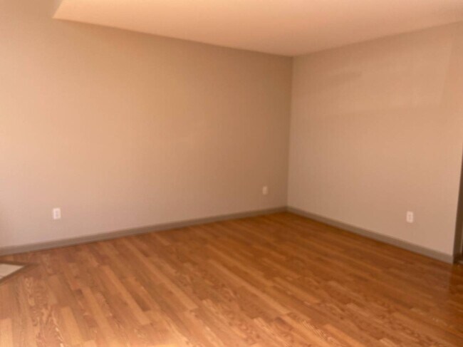 Photo - 823 Challenger Way