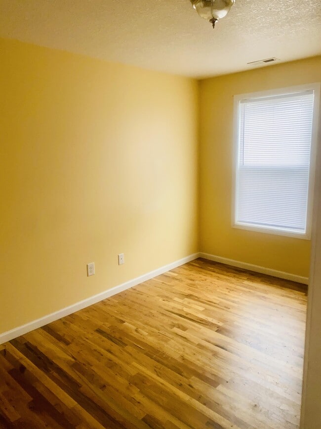 Building Photo - 50 Nancy St